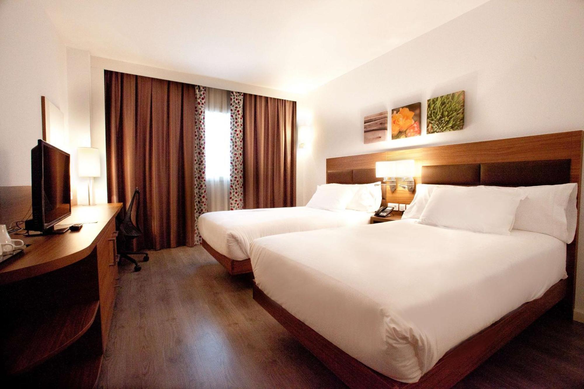 Twin Room,1586822750:JPEG